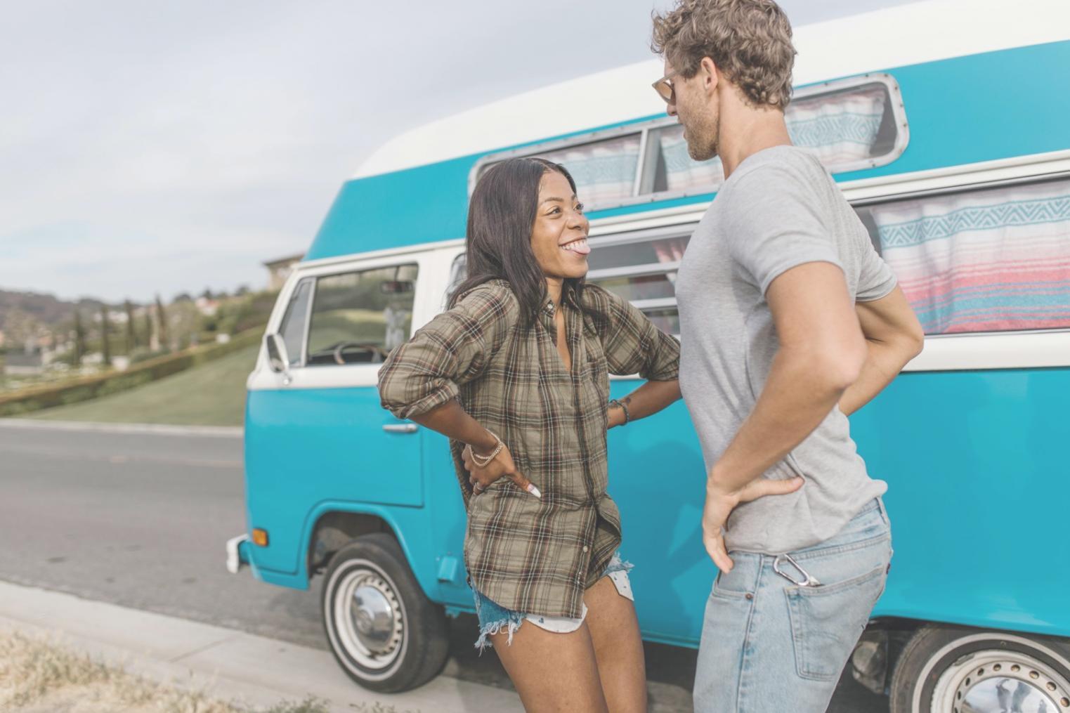 Étudiants préparant leur inscription aux cours de hip-hop