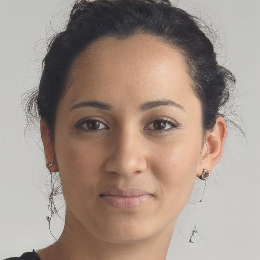 Étudiante internationale souriante